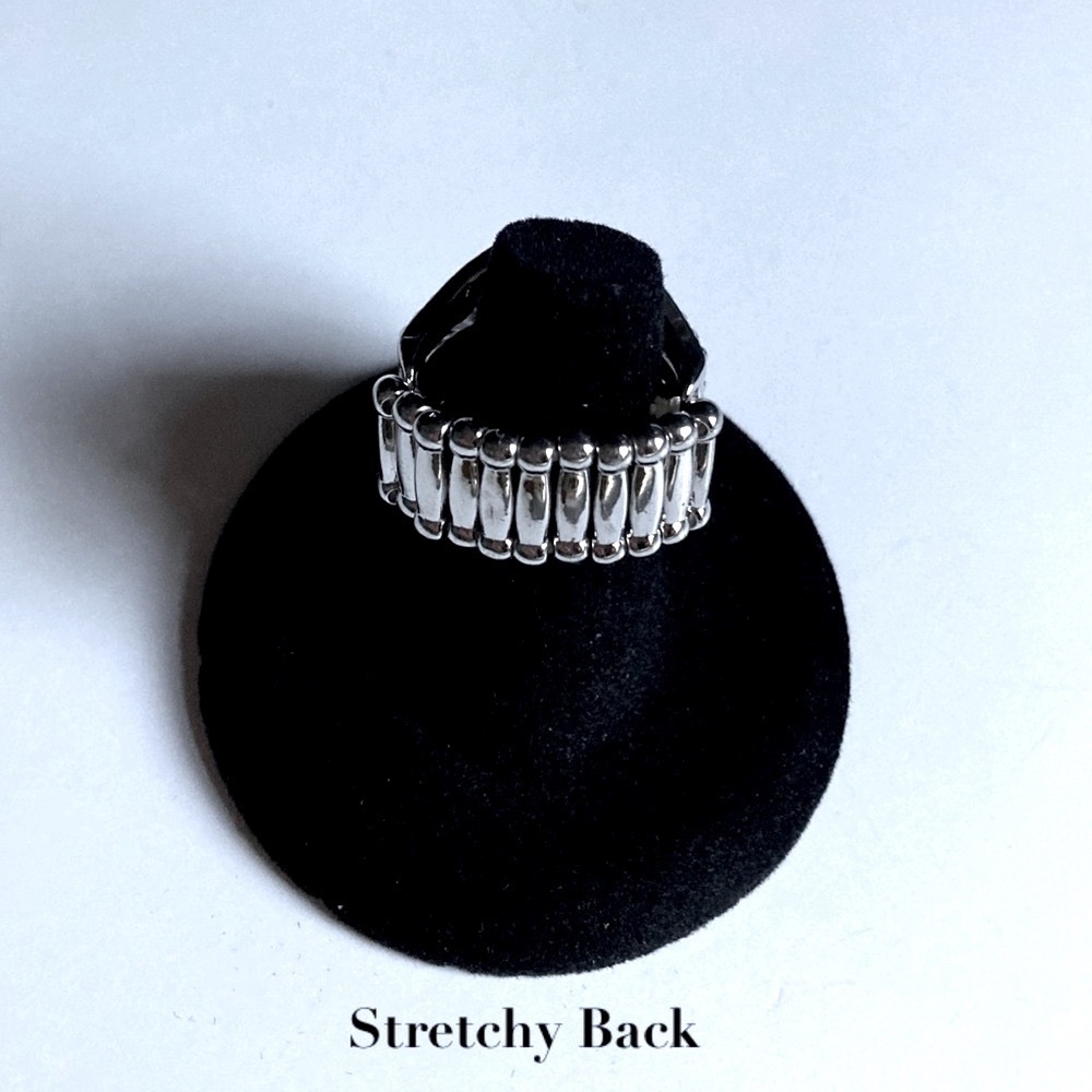 NWT Round Stacked Rhinestone Statement Ring - Picture 4 of 11